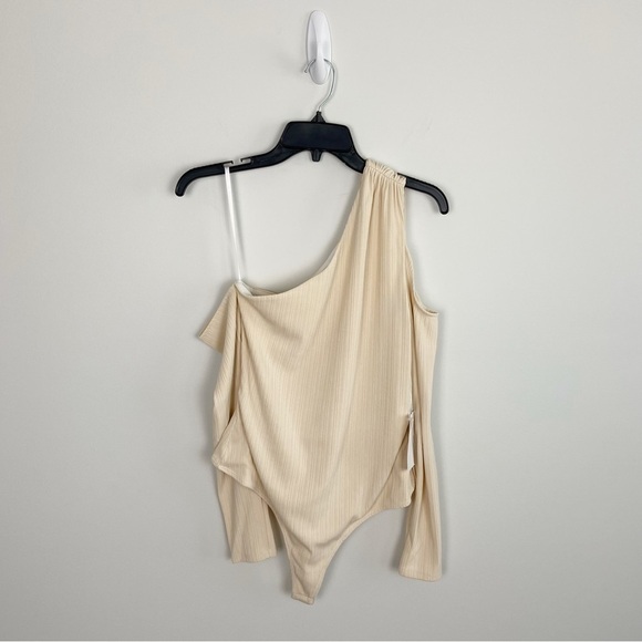Revolve Not Yours To Keep Jeanette Bodysuit in Cream Size M - Picture 2 of 11